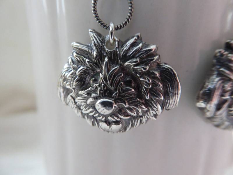 Handwerker Silber Shaggy Welpen Handgemachte Ohrringe Handwerker Silber Shaggy Welpen Handgemachte Ohrringe von JewelryArtByLaDeane