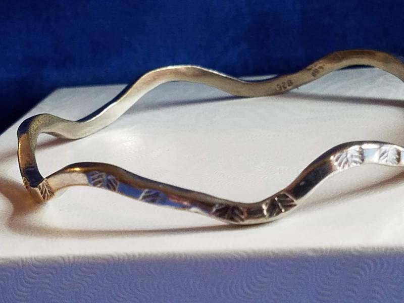 Ba015 Wellige Armreif in Sterling Silber Mit Radierungen - Vintage Ba015 Wellige Armreif in Sterling Silber Mit Radierungen - Vintage von JewelryByMissCarly