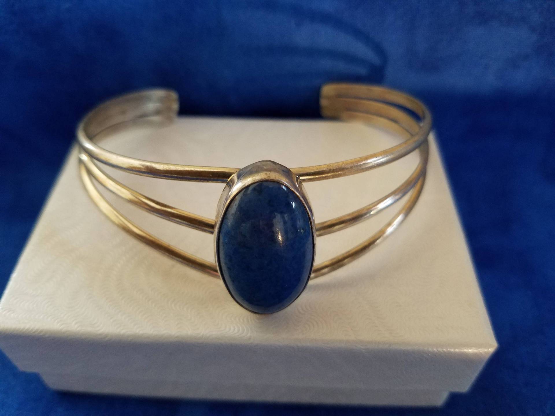Ba100 Sterling Silber Armreif Mit Blauen Stein Ba100 Sterling Silber Armreif Mit Blauen Stein von JewelryByMissCarly