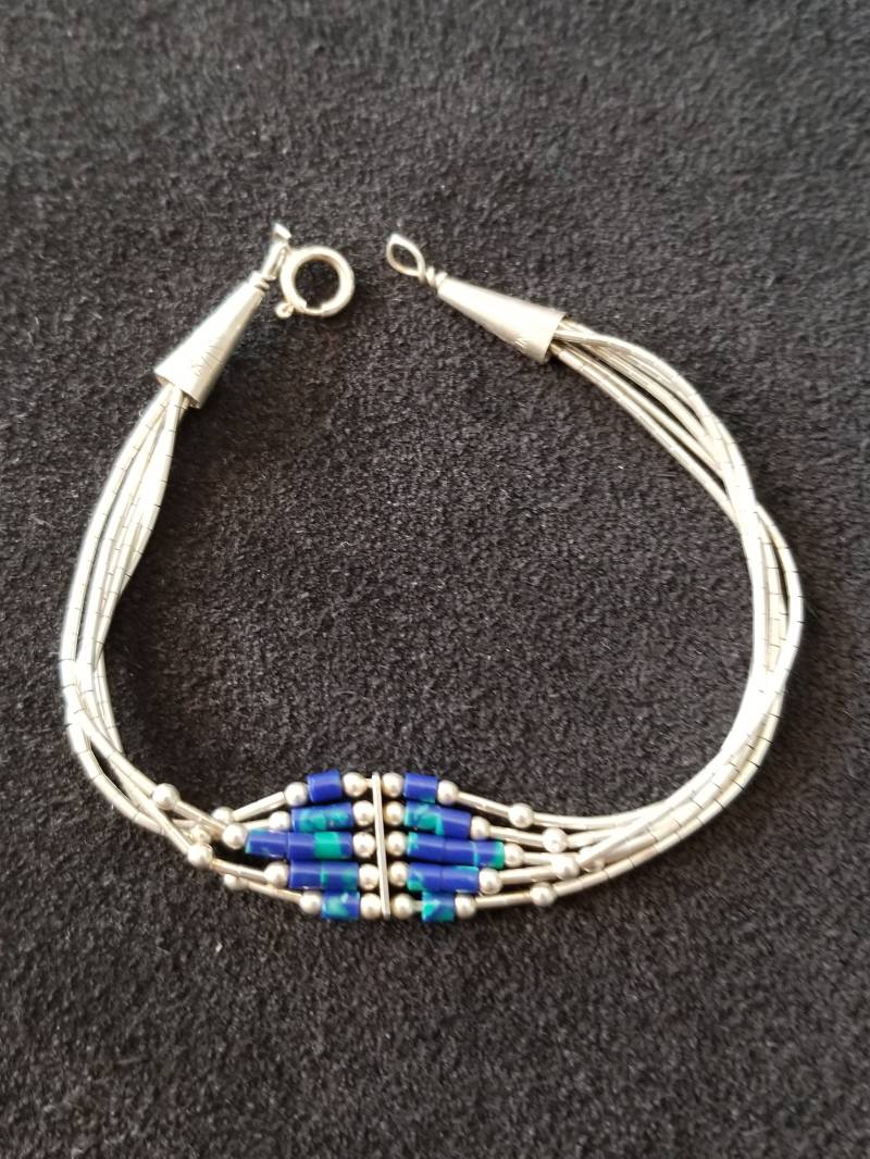 Br134 Southwestern Liquid Sterling Silber Armband Mit Blauen Und Grünen Perlen - Vintage von JewelryByMissCarly