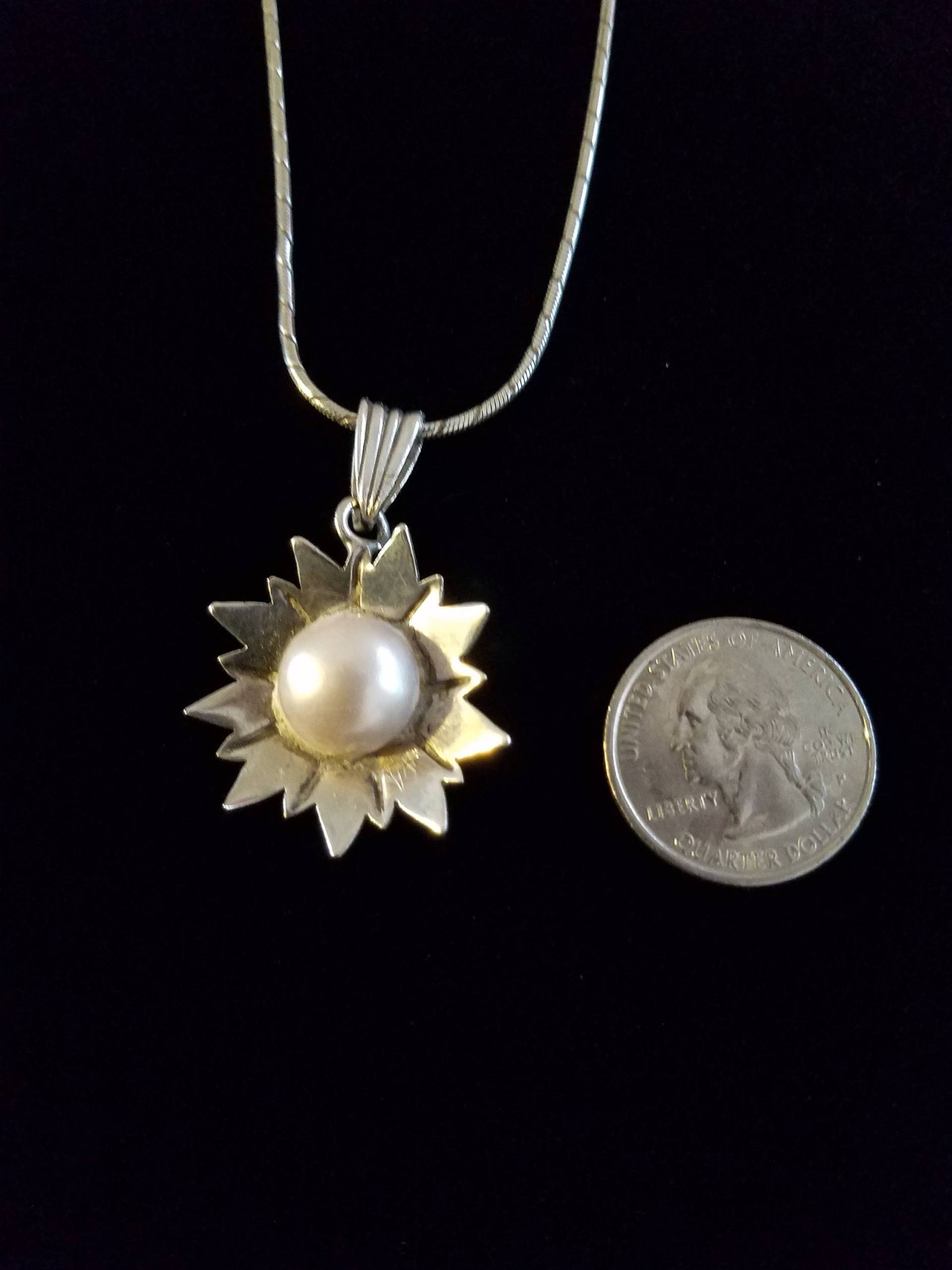 Cp005 Mabe Perle in Sonnenblume Sterling Silber Anhänger Mit Halskette - Vintage Cp005 Mabe Perle in Sonnenblume Sterling Silber Anhänger Mit Halskette - Vintage von JewelryByMissCarly