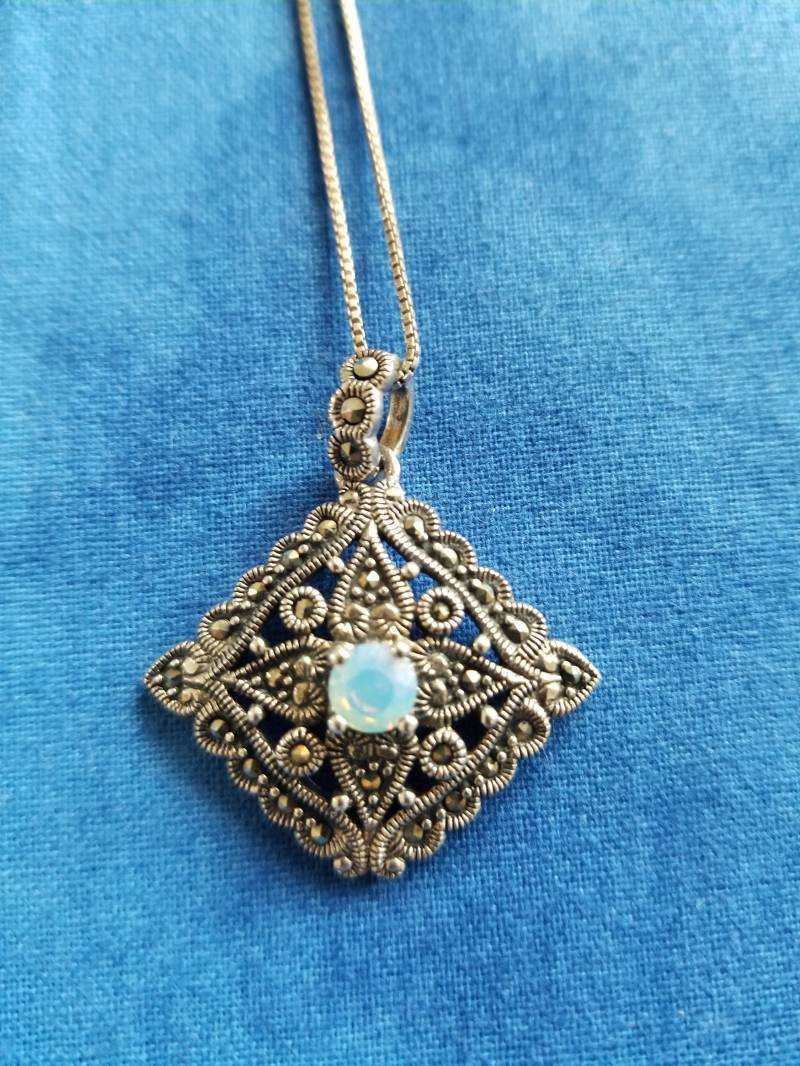 Cp014 Schillernden Quarz in Marcasite Sterling Silber Anhänger Mit Halskette - Vintage von JewelryByMissCarly