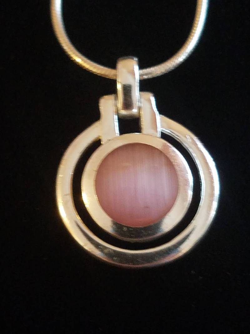 Cp048 Sterling Silber Halskette Mit Runde Lünette Set Schillernden Rosa Stein Anhänger - Vintage von JewelryByMissCarly