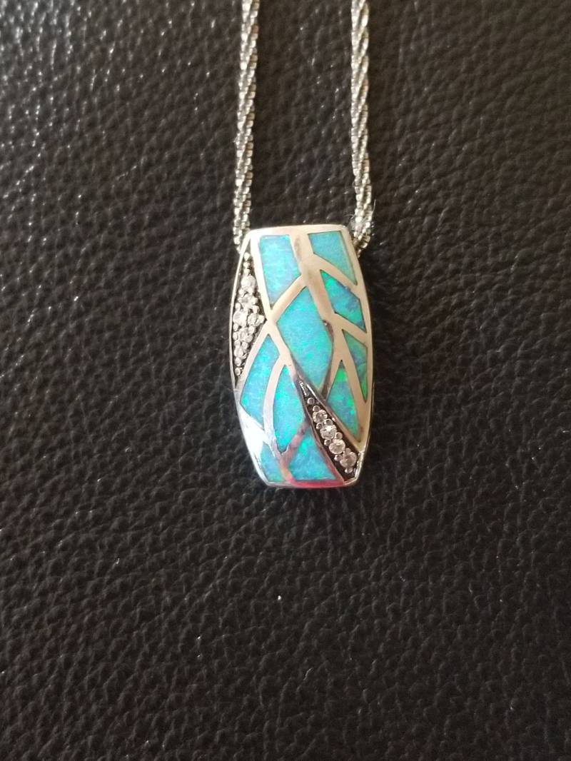 Cp071 Sterling Silber Halskette Mit Grün Funkelnde Folie - Vintage Cp071 Sterling Silber Halskette Mit Grün Funkelnde Folie - Vintage von JewelryByMissCarly