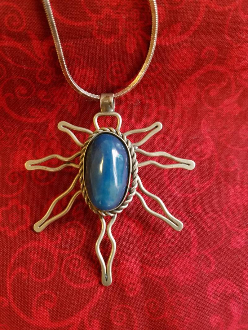 Cp083 Große Sterling Silber Sonne Anhänger Mit Blauen Stein Halskette - Vintage Cp083 Große Sterling Silber Sonne Anhänger Mit Blauen Stein Halskette - Vintage von JewelryByMissCarly