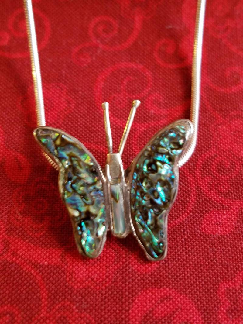 Cp087 Schmetterling Anhänger Mit Abalone Inlay Und Sterling Silber Halskette - Vintage Cp087 Schmetterling Anhänger Mit Abalone Inlay Und Sterling Silber Halskette - Vintage von JewelryByMissCarly