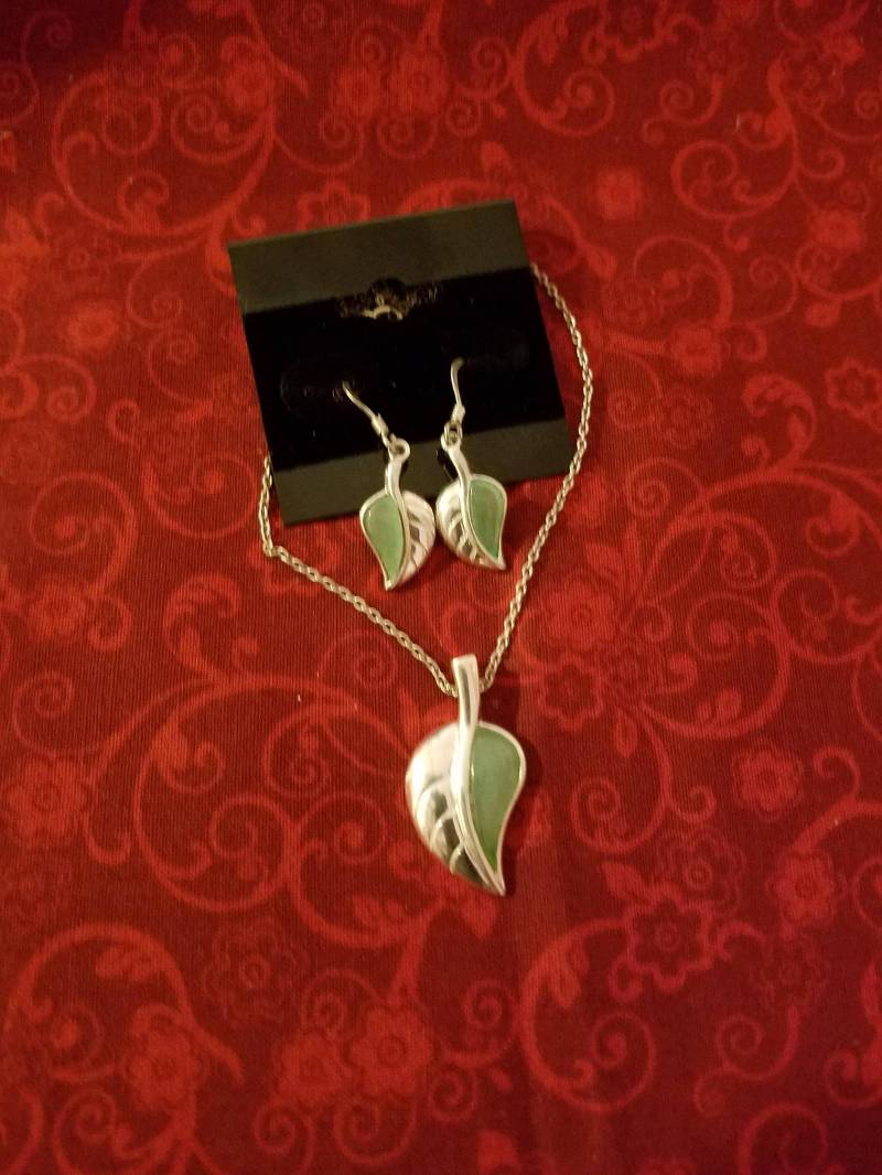 Cp108 Aventurin Blatt Anhänger in Sterling Silber Mit Halskette Und Passende Ohrringe Cp108 Aventurin Blatt Anhänger in Sterling Silber Mit Halskette Und Passende Ohrringe von JewelryByMissCarly