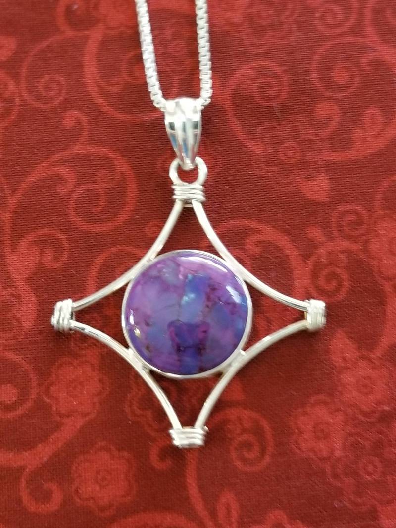 Cp132 Vintage Sterling Silber Halskette Mit Anhänger Lila Cabochon Cp132 Vintage Sterling Silber Halskette Mit Anhänger Lila Cabochon von JewelryByMissCarly