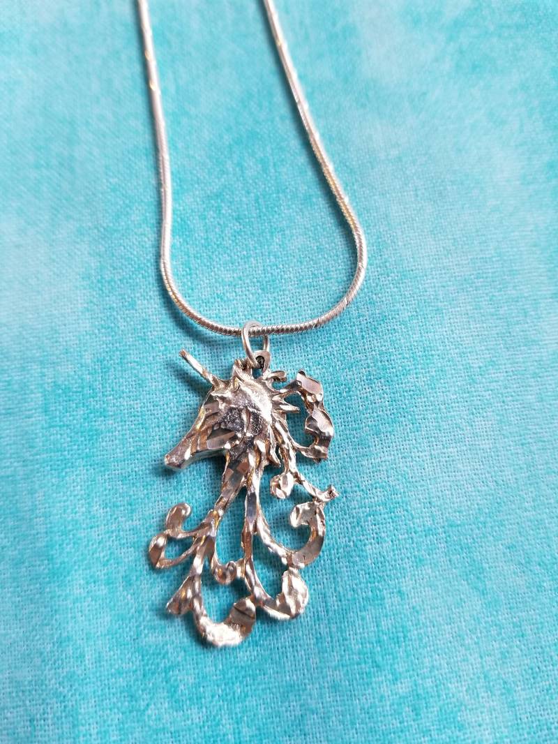 Cp188 Einhorn Diamant Geschnitten Anhänger in Sterling Silber Mit Box Kette Halskette Cp188 Einhorn Diamant Geschnitten Anhänger in Sterling Silber Mit Box Kette Halskette von JewelryByMissCarly