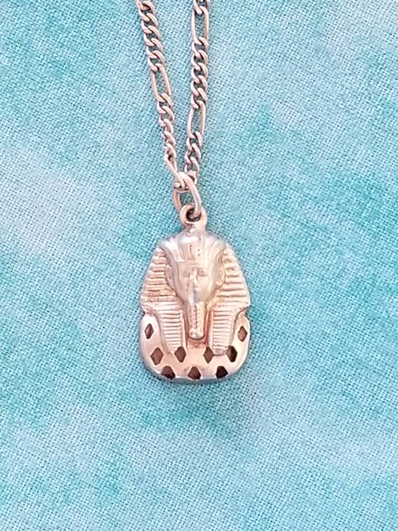 Cp229 King Tut Sterling Silber Anhänger Mit Figaro Kette Cp229 King Tut Sterling Silber Anhänger Mit Figaro Kette von JewelryByMissCarly
