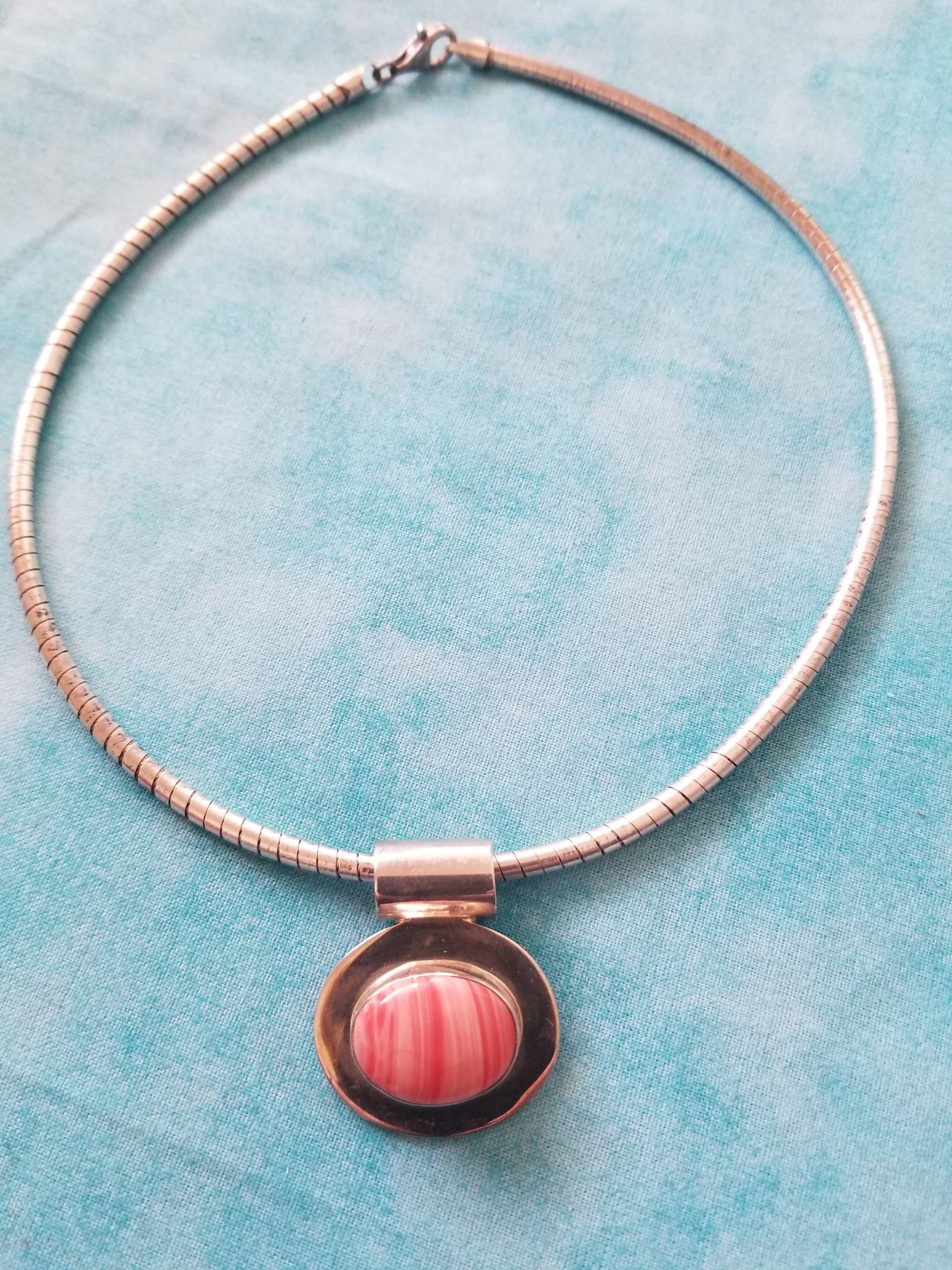 Cp252 Omega Halsband Sterling Silber Halskette Mit Großen Rosa Achat Anhänger in - Vintage Cp252 Omega Halsband Sterling Silber Halskette Mit Großen Rosa Achat Anhänger in - Vintage von JewelryByMissCarly