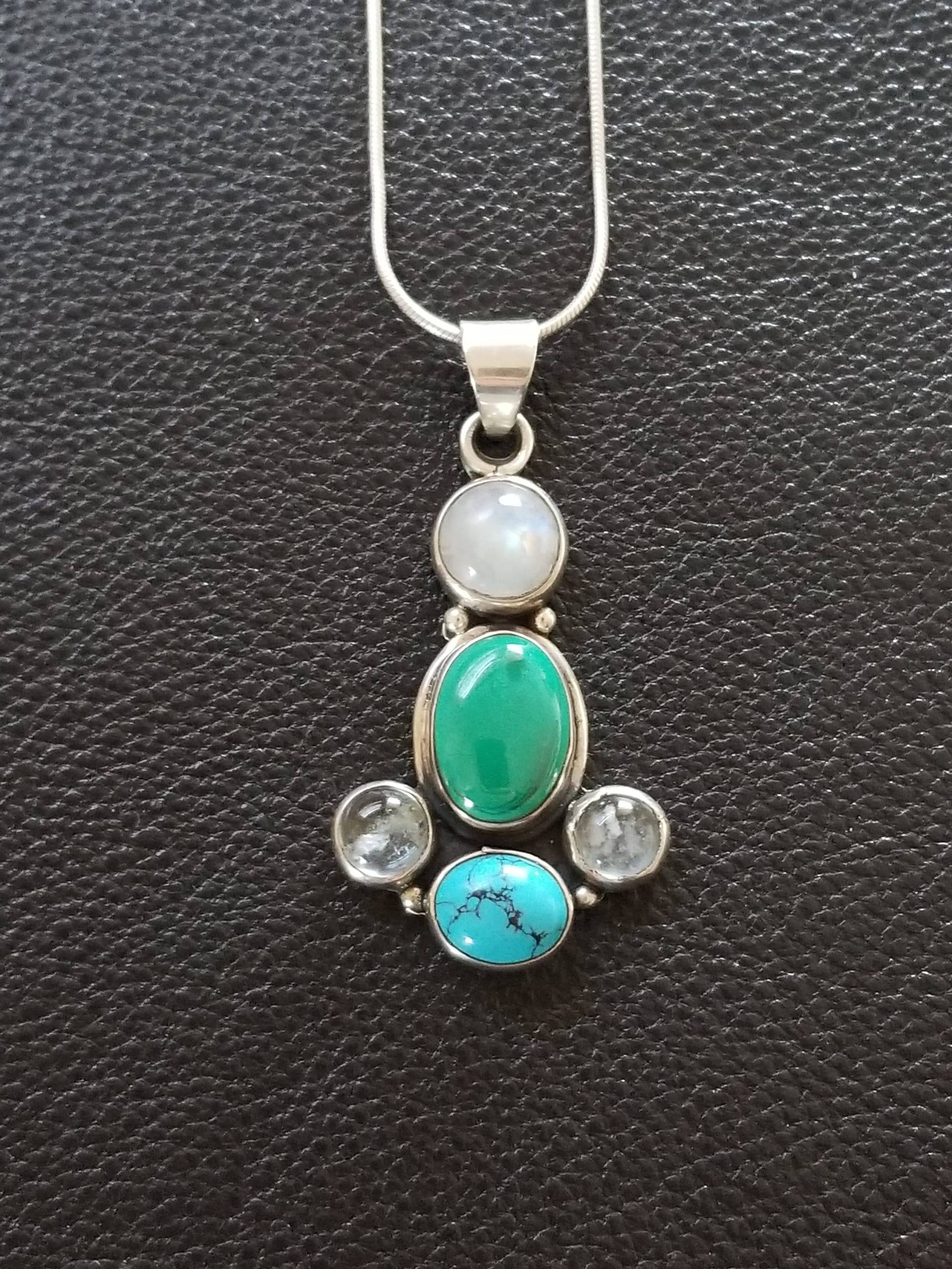 Cp275 Türkis, Mondstein Und Malachit, Sterling Silber Anhänger Mit Schlange Kette Cp275 Türkis, Mondstein Und Malachit, Sterling Silber Anhänger Mit Schlange Kette von JewelryByMissCarly