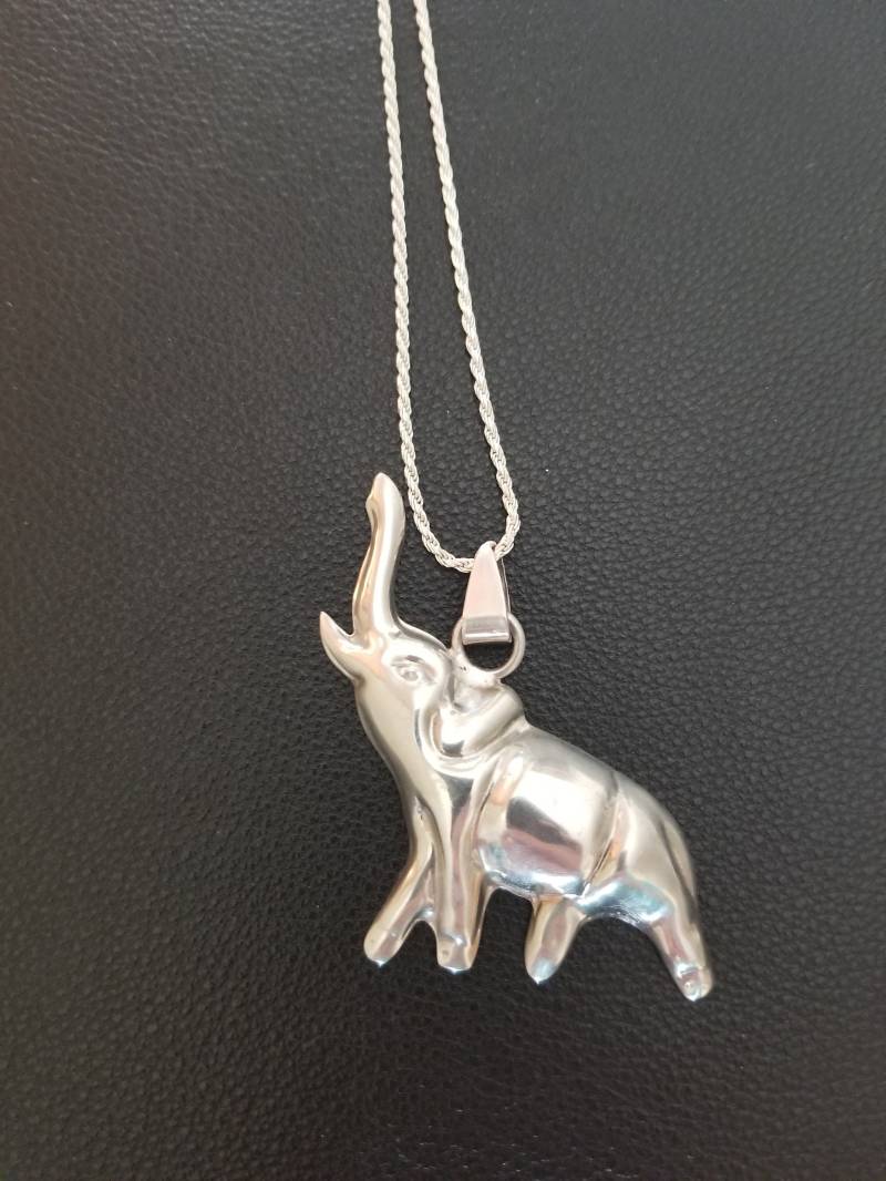 Cp287 Große Glück Elefant Sterling Silber Anhänger Mit Seil Kette - Vintage von JewelryByMissCarly