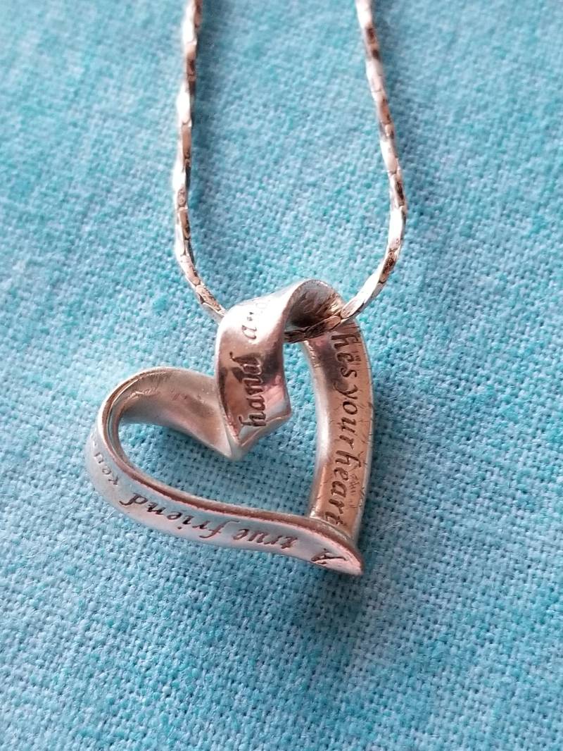 Cp297 Inspirierende Freundschaft Herz Anhänger in Sterling Silber Mit Verdrehten Kette Halskette Cp297 Inspirierende Freundschaft Herz Anhänger in Sterling Silber Mit Verdrehten Kette Halskette von JewelryByMissCarly