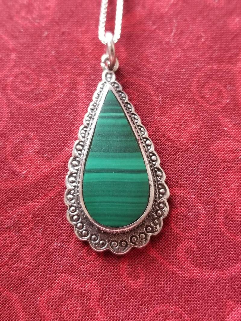 Cp343 Vintage Sterling Silber Malachit Anhänger Mit Radierungen Und Box Kette von JewelryByMissCarly