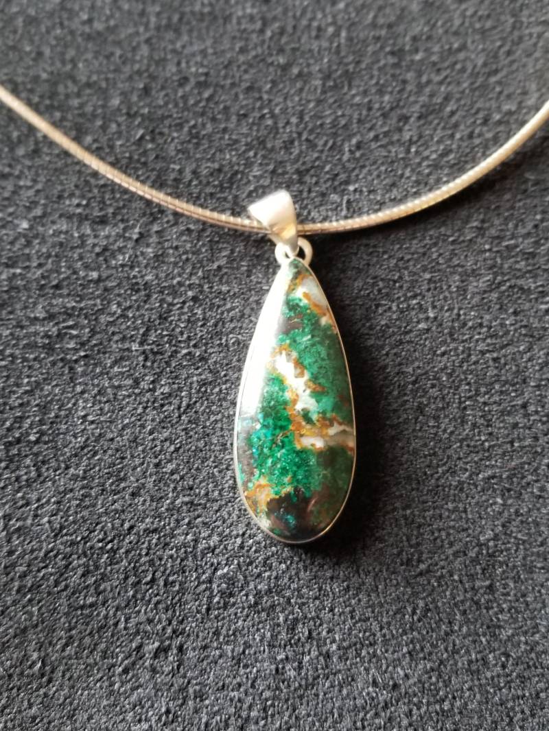 Cp356 Malachit in Quarz Sterling Silber Anhänger Mit Omega Halskette Cp356 Malachit in Quarz Sterling Silber Anhänger Mit Omega Halskette von JewelryByMissCarly