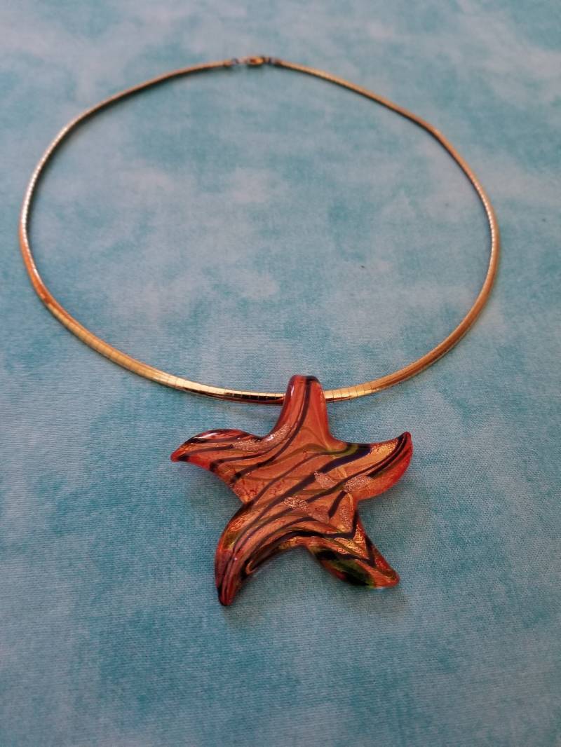 Cp382 Omega Kette in Vergoldet Sterling Silber Mit Großen Bunten Murano Glas Stern Anhänger - Vintage Cp382 Omega Kette in Vergoldet Sterling Silber Mit Großen Bunten Murano Glas Stern Anhänger - Vintage von JewelryByMissCarly