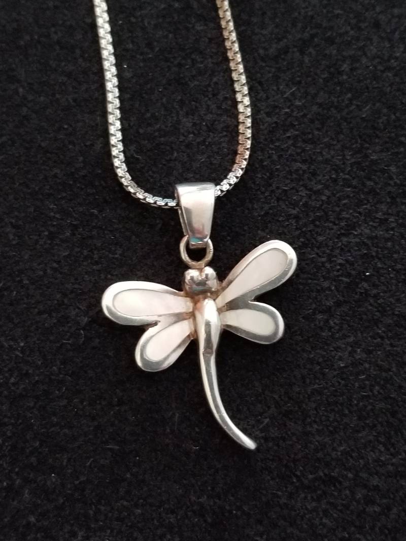 Cp384 Mop Libelle Sterling Silber Anhänger Mit Flache Halskette - Vintage Cp384 Mop Libelle Sterling Silber Anhänger Mit Flache Halskette - Vintage von JewelryByMissCarly