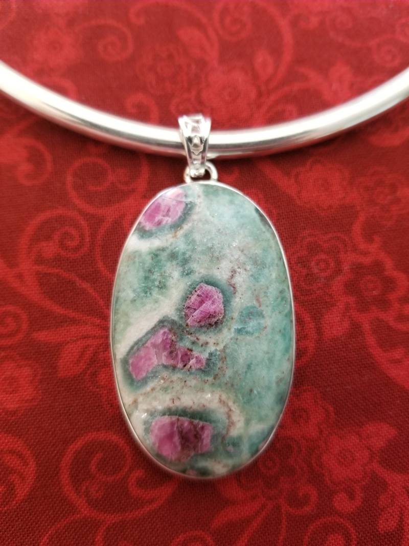 Cp407 Bunte Fuchsit Mit Rubin Speckles Anhänger Sterling Silber Halsband Cp407 Bunte Fuchsit Mit Rubin Speckles Anhänger Sterling Silber Halsband von JewelryByMissCarly