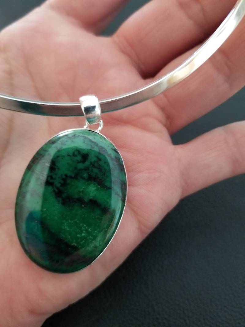Cp449 Transvaal Jade Montiert in Sterling Silber Anhänger Mit Steif Kragen Halskette Cp449 Transvaal Jade Montiert in Sterling Silber Anhänger Mit Steif Kragen Halskette von JewelryByMissCarly