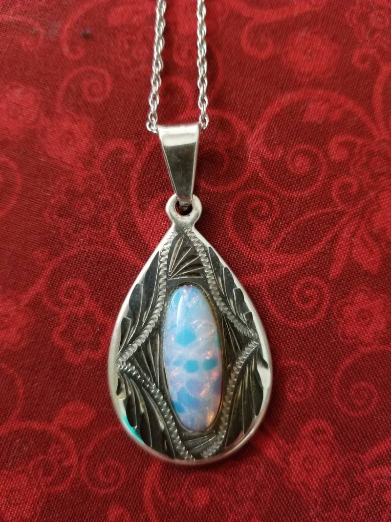 Cp464 Teardrop Sterling Silber Anhänger Mit Opalescent Inlay Und Verdreht Kette - Vintage von JewelryByMissCarly
