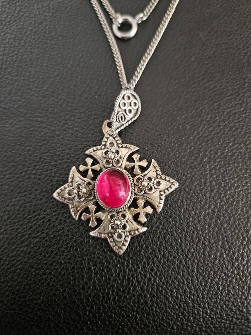 Dp059 Jerusalem Kreuz Mit Rotem Mittelstein An Sterling Silber Und Panzerkette - Vintage Dp059 Jerusalem Kreuz Mit Rotem Mittelstein An Sterling Silber Und Panzerkette - Vintage von JewelryByMissCarly