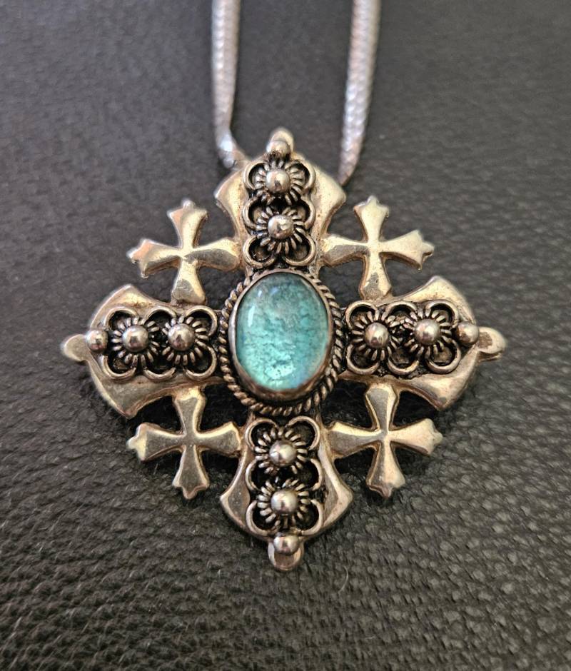 Dp237 Jerusalem Kreuz Mit Funkelnden Blauen Mittelstein in Sterling Silber Flache Halskette - Vintage von JewelryByMissCarly