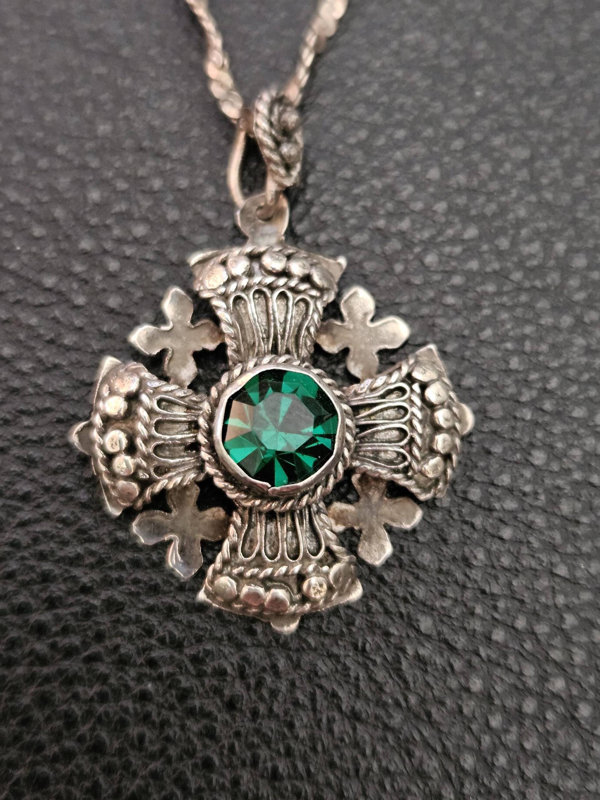 Dp239 Jerusalem Kreuz Mit Grünen Mittelstein Und Singapur-Kettenhalskette Alle Sterling Silber - Vintage Dp239 Jerusalem Kreuz Mit Grünen Mittelstein Und Singapur-Kettenhalskette Alle Sterling Silber - Vintage von JewelryByMissCarly