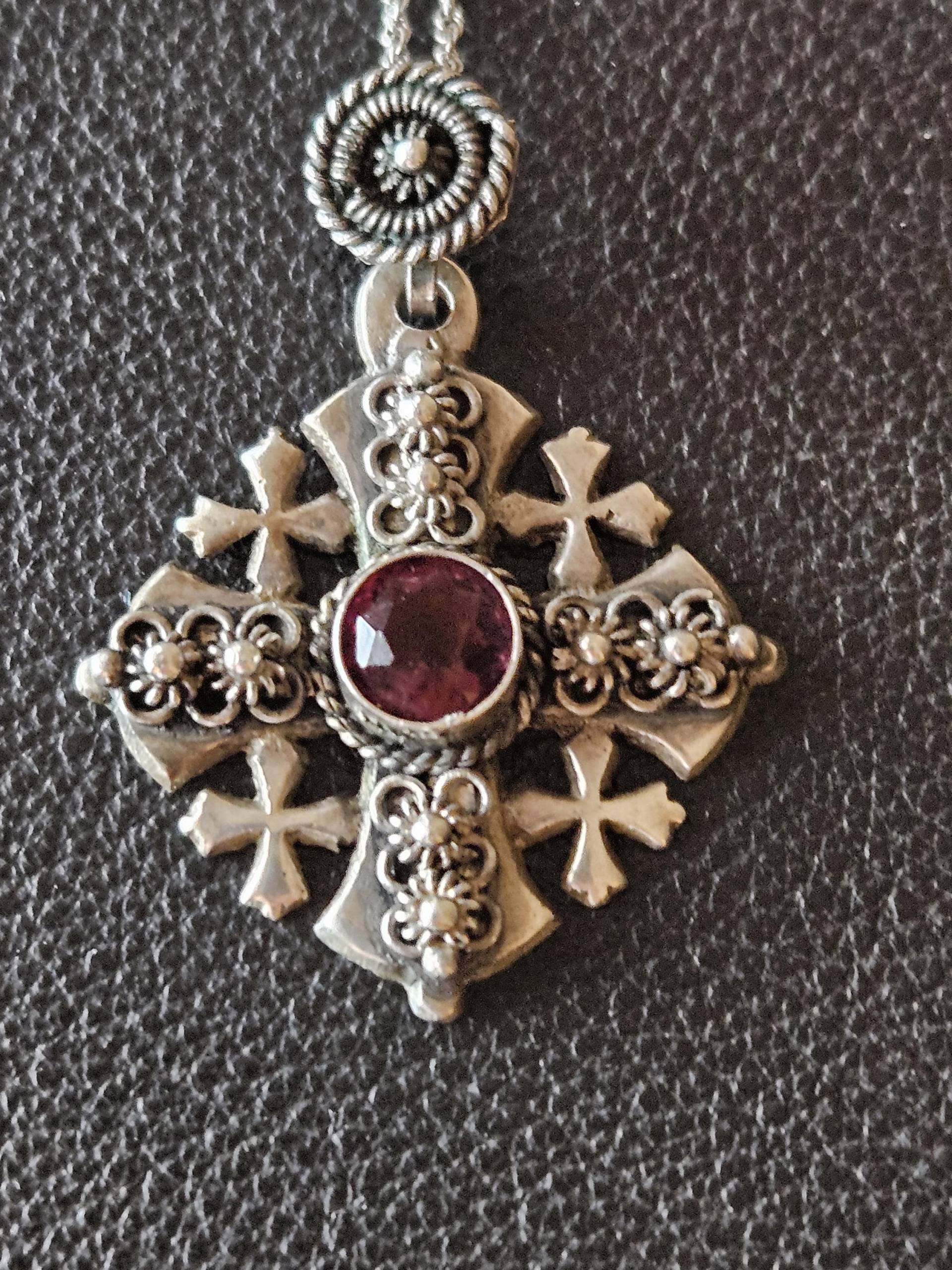 Dp260 Jerusalem Kreuz Mit Amethyst Mittelstein in Sterling Silber Und Seil Kette Halskette - Vintage Dp260 Jerusalem Kreuz Mit Amethyst Mittelstein in Sterling Silber Und Seil Kette Halskette - Vintage von JewelryByMissCarly