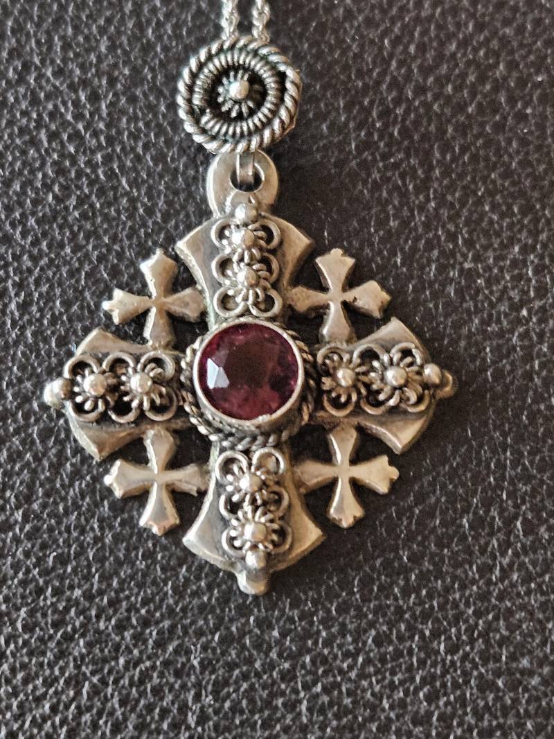 Dp260 Jerusalem Kreuz Mit Amethyst Mittelstein in Sterling Silber Und Seil Kette Halskette - Vintage Dp260 Jerusalem Kreuz Mit Amethyst Mittelstein in Sterling Silber Und Seil Kette Halskette - Vintage von JewelryByMissCarly