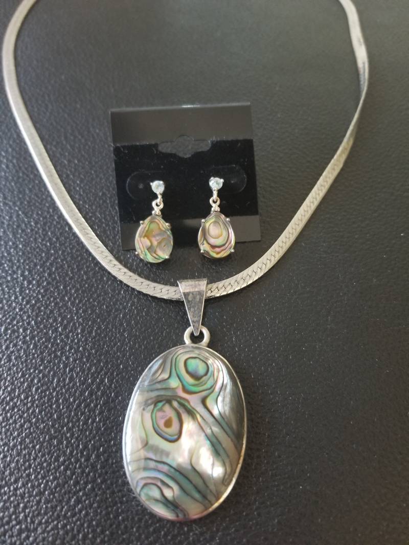 E034 Set - Sterling Silber Abalone Anhänger Und Ohrring Mit Halskette Vintage E034 Set - Sterling Silber Abalone Anhänger Und Ohrring Mit Halskette Vintage von JewelryByMissCarly