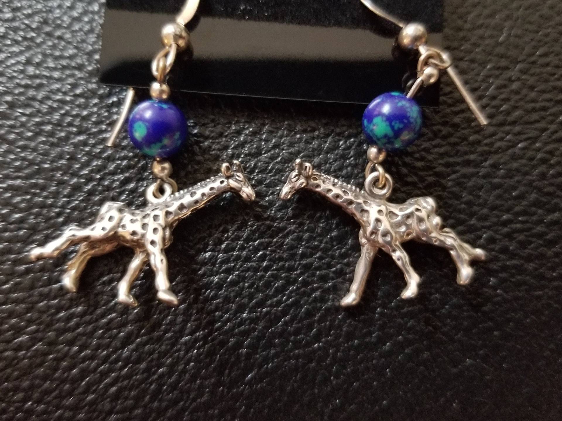 E109 Giraffe Ohrringe Mit Globus Perle in Sterling Silber - Vintage von JewelryByMissCarly
