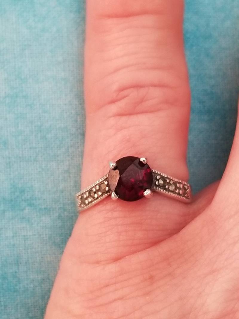 R019 Granat Mit Diamant Akzente Sterling Silber Ring R019 Granat Mit Diamant Akzente Sterling Silber Ring von JewelryByMissCarly