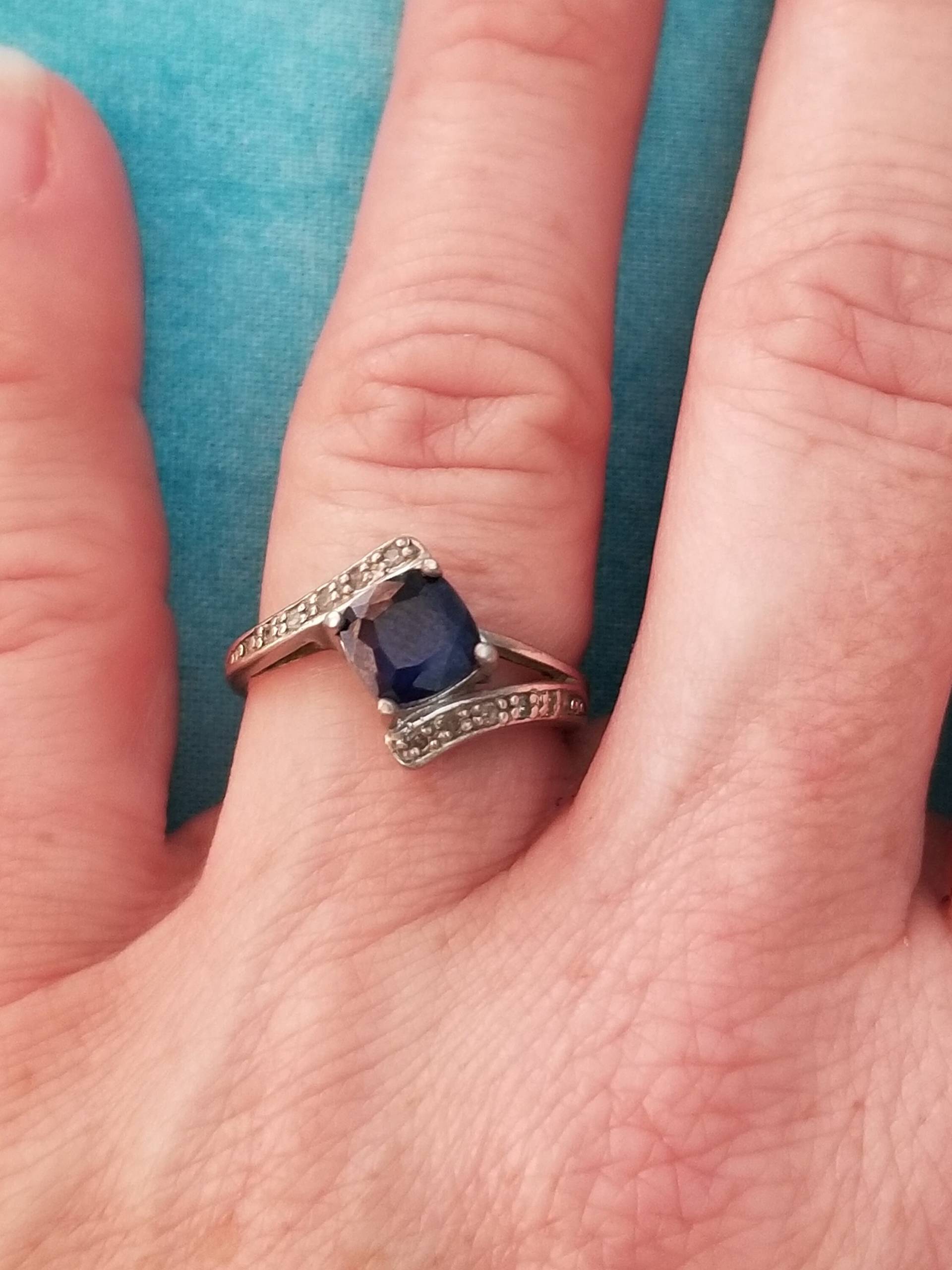R020 Diamant Akzente Mit Blauen Stein Sterling Silber Ring - Vintage R020 Diamant Akzente Mit Blauen Stein Sterling Silber Ring - Vintage von JewelryByMissCarly