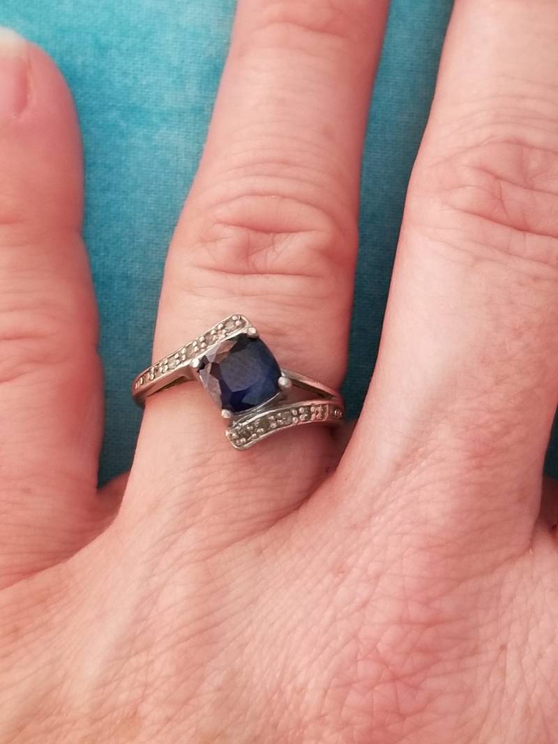 R020 Diamant Akzente Mit Blauen Stein Sterling Silber Ring - Vintage R020 Diamant Akzente Mit Blauen Stein Sterling Silber Ring - Vintage von JewelryByMissCarly
