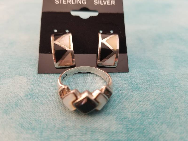 R021 Schwarz Onyx & Mop Ring Und Ohrring Set in Sterling Silber - Vintage R021 Schwarz Onyx & Mop Ring Und Ohrring Set in Sterling Silber - Vintage von JewelryByMissCarly