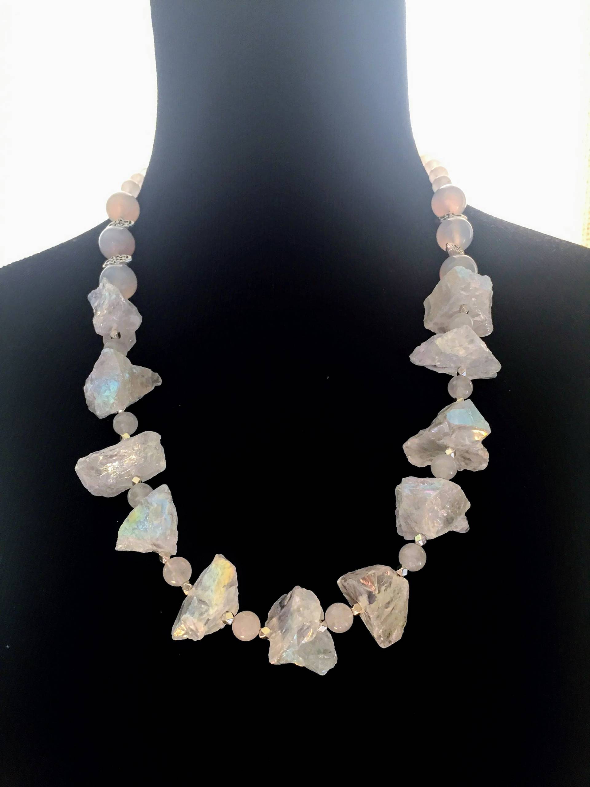 Irisierende Rohe Kristall Halskette Weißer Achat Perlen Boho Schmuck Irisierende Rohe Kristall Halskette Weißer Achat Perlen Boho Schmuck von JewelryBySmita