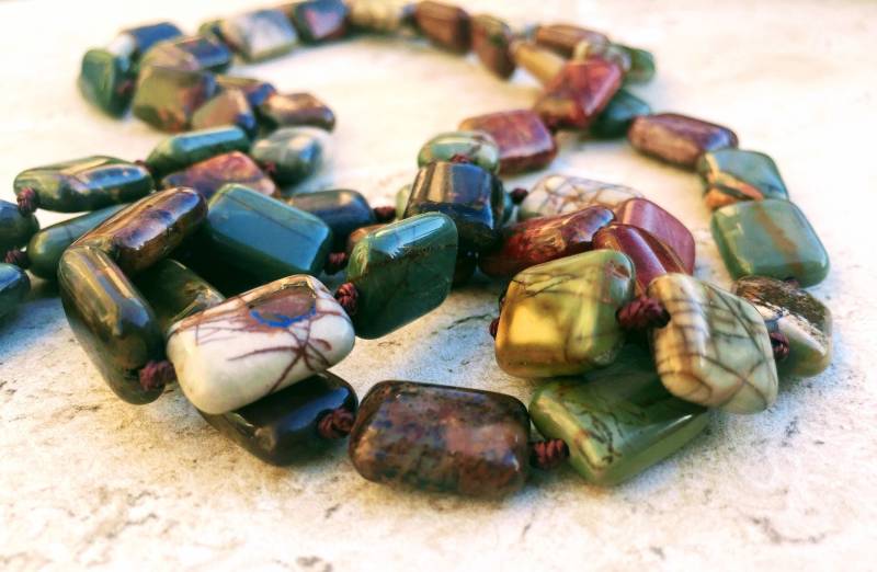 Lange Picasso Jaspis Kette Handgeknüpfter Boho Edelstein, 108cm Lange Picasso Jaspis Kette Handgeknüpfter Boho Edelstein, 108cm von JewelryBySmita
