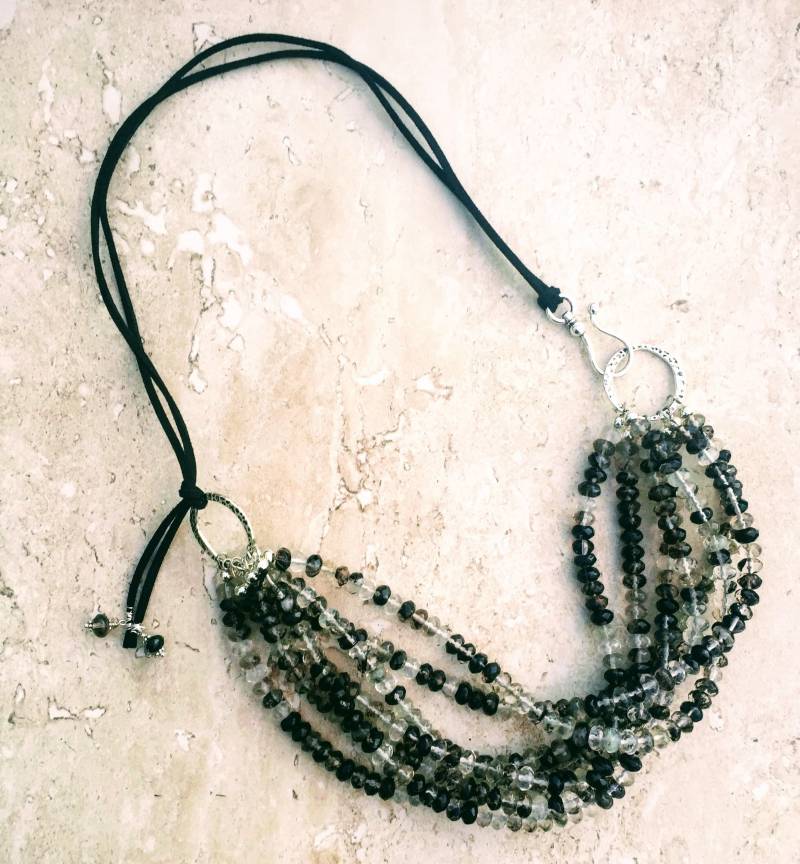 Schwarzer Vulkanquarz Multistrang Kette Kunstleder Statement Kette Schwarzer Vulkanquarz Multistrang Kette Kunstleder Statement Kette von JewelryBySmita