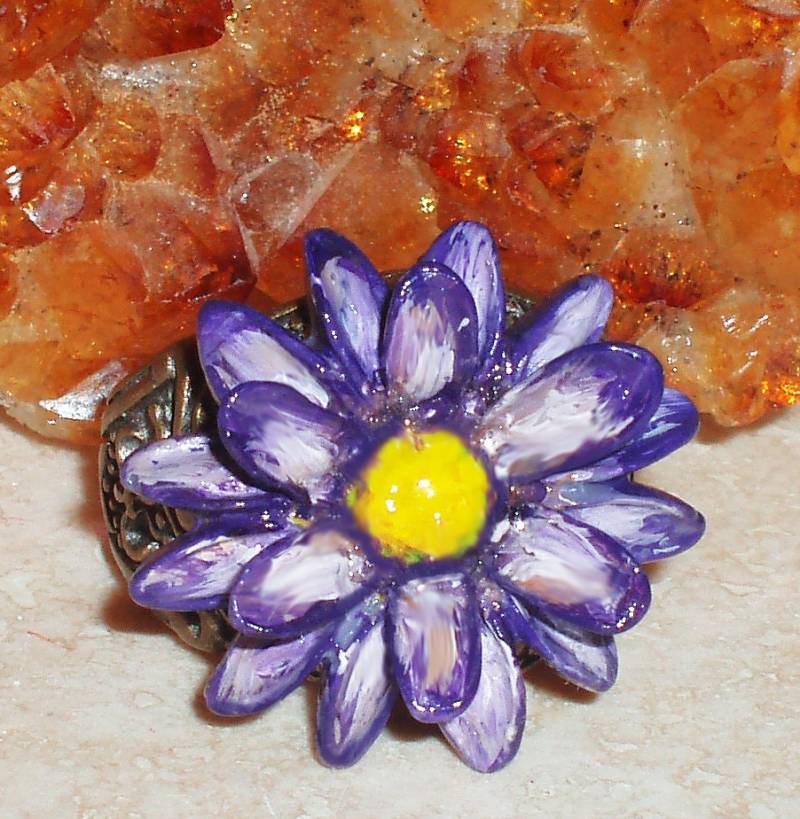 Lila Blume Von Hand Bemalt Ring Lila Blume Von Hand Bemalt Ring von JewelryBySusanField
