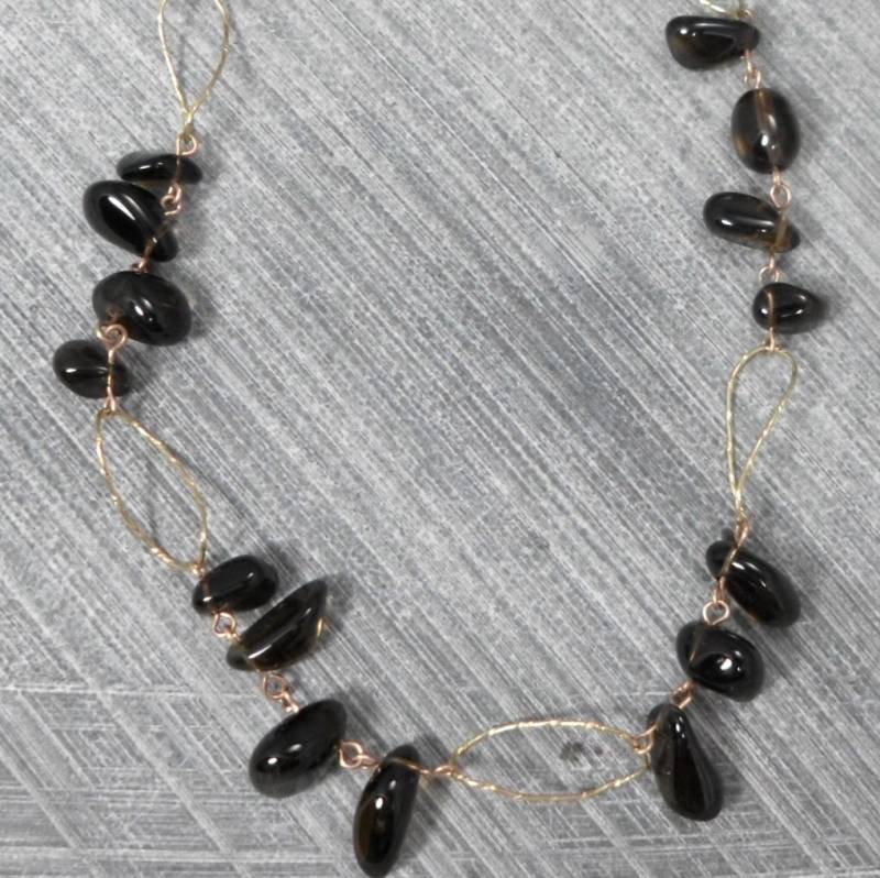 Braune Halskette, Ungleiche Rauchquarz Perlen, Und Gold Filled Curve Wire, Statement, Elegant, Beeindruckend, Hochzeit von JewelryByVita