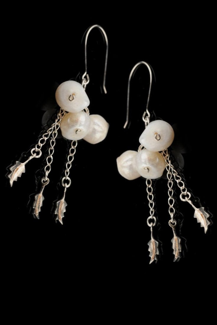 Extra Lang Ohrringe, Silber, 3 Große Weiße Keshi Perlen, Silber Blatt Charms, Statement, Elegant, Natur Inspiriert von JewelryByVita