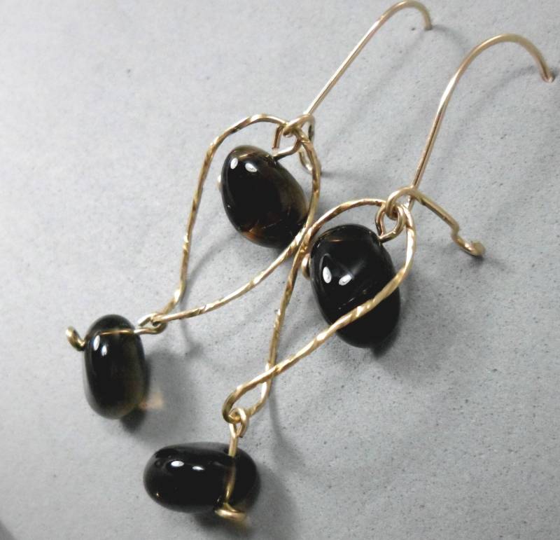 Lange Ohrringe, Gold Filled Gebogener Draht Mit 2 Rauchquarz Perlen, Nickelfrei, Braun, Leicht, Lässig, Für Berufstätige Frau von JewelryByVita