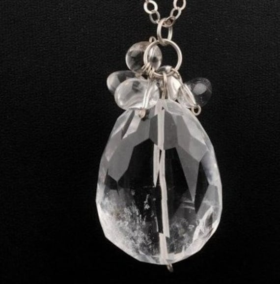 Langer Anhänger Halskette Big Drop Quarz Anhänger, Transparent, Silber Kette, Ungleiche Perlen, Für Lange Outfit, Ooak von JewelryByVita