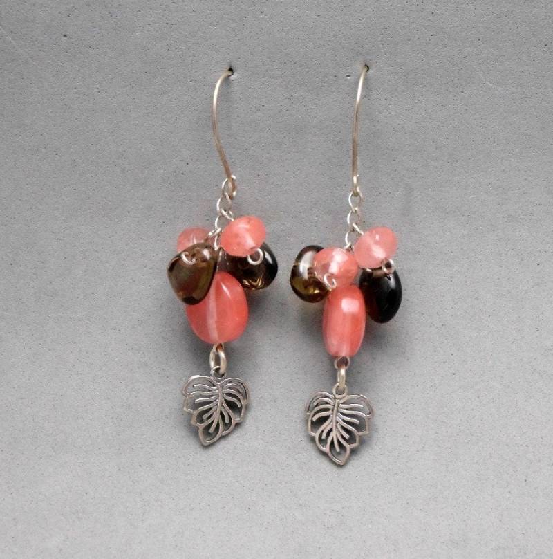 Rosa Ohrringe, Lange Sterling Silber Mit Einer Gruppe Von Kirschquarz Perlen Und Einem Blatt Anhänger, Lässig, Für Damen Jugendliche von JewelryByVita