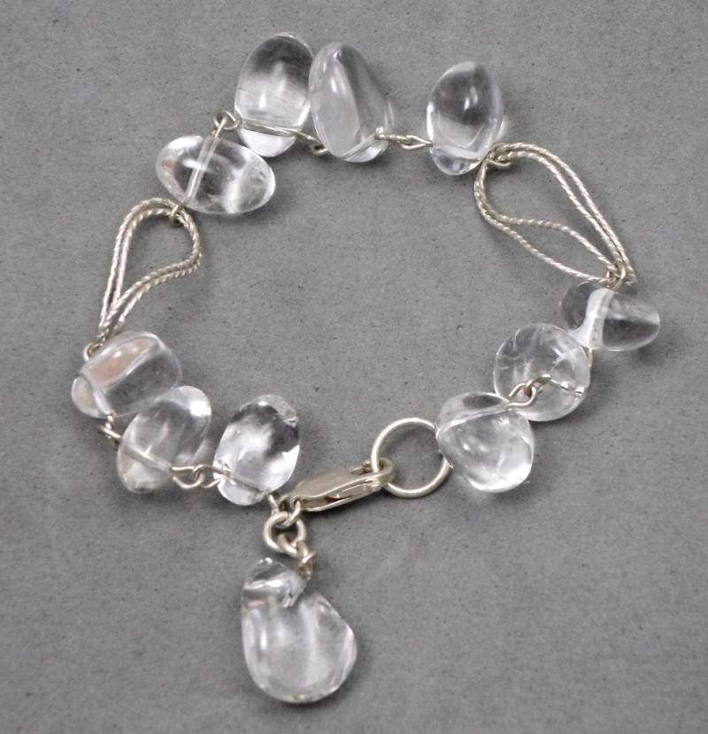 Silber Perlen Armband, Transparent Quarz Und Ungleiche Perlen, Silberdraht Kurven, Elegant, Für Alle Outfits, Rustikal, Arbeitende Frau von JewelryByVita