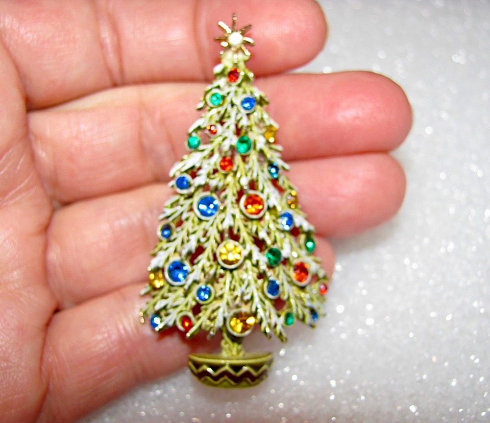 Vintage Art Arthur Pepper Weihnachtsbaum Multi Strass & Schneebedeckte Zweige Urlaub Brosche Pin Mid Century Kostüm Schmuck Buch Stück von JewelryBygones