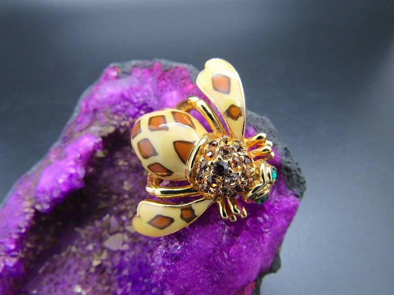 Vintage Joan Rivers Signiert "Joan Of The Jungle" Leopard Bee Pin Brosche Emaille Strass Figural Insekt Bug Kostüm Schmuck von JewelryBygones