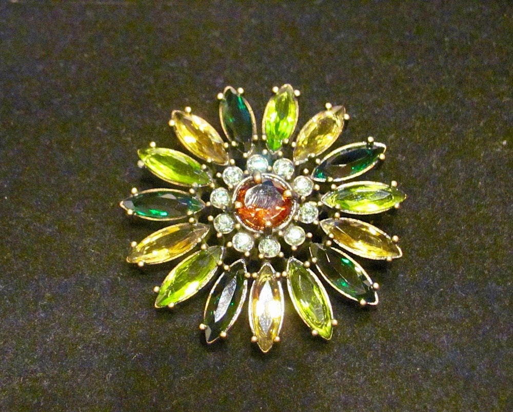 Vintage Joan Rivers Signierte Shades Of Green & Amber Marquise Strass Blumen Brosche Pin 2 "Frauen Zustand Designer Kostüm Schmuck Nos Geschenk von JewelryBygones