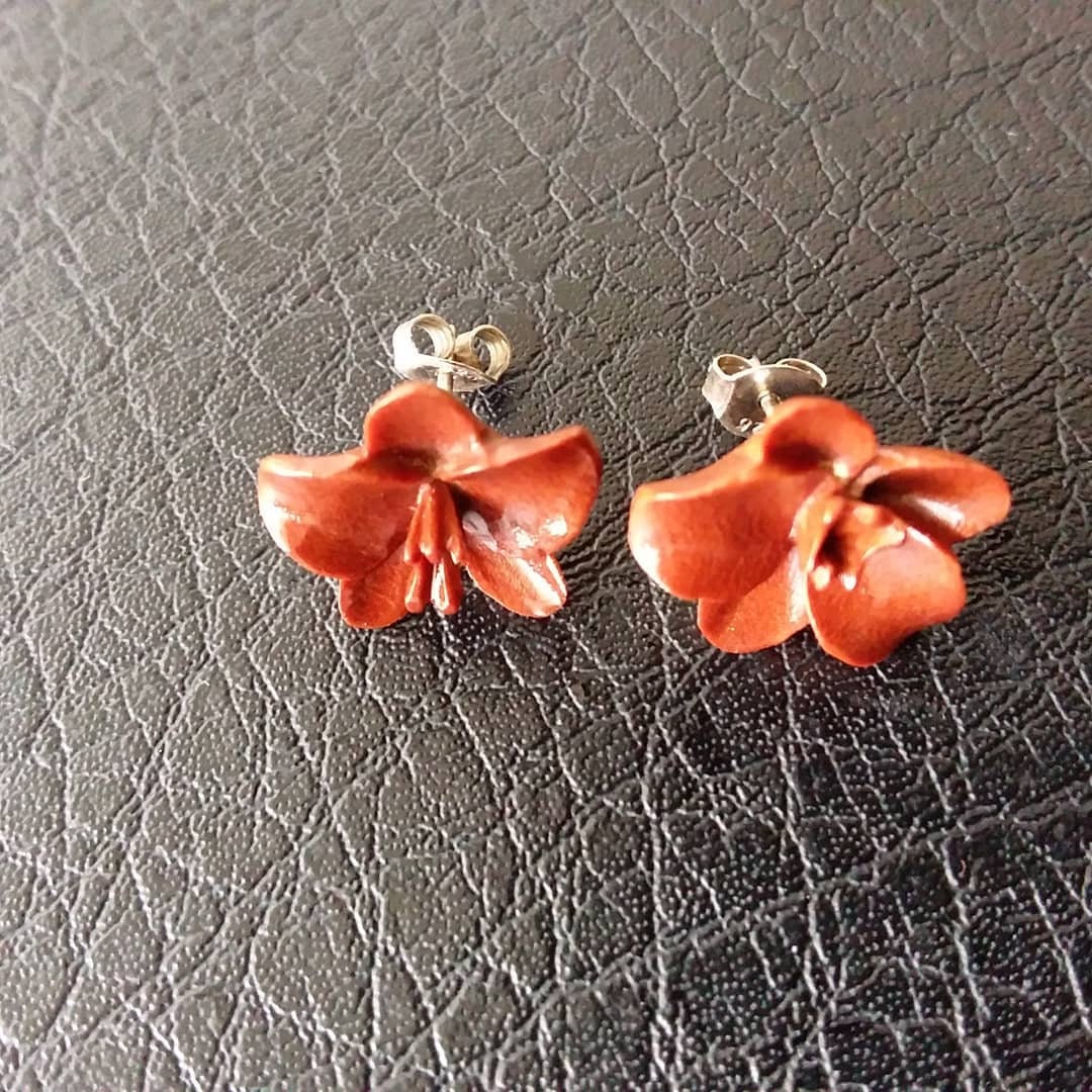 Orchidee Ohrringe Mit .925 Von Krone Republik | Hand Geschnitzt E-Holz Ohrring Schmuck - Einzigartige Und Stilvolle Handgefertigte Orchidee Ohrringe Mit .925 Von Krone Republik | Hand Geschnitzt E-Holz Ohrring Schmuck - Einzigartige Und Stilvolle Handgefertigte von JewelryCarvers